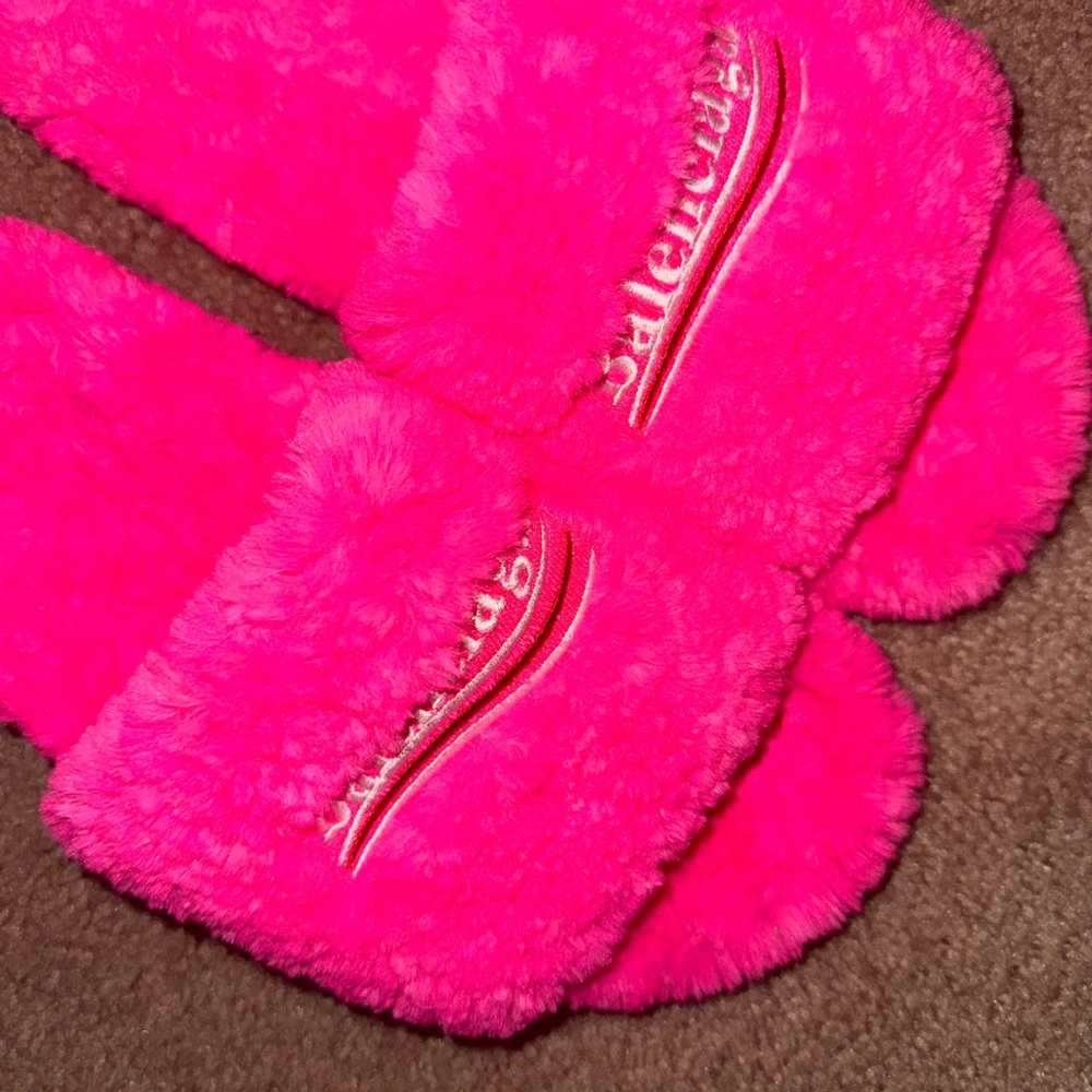 BALENCIAGA PINK FUR SLIDES